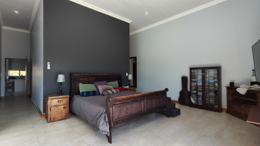 4 Bedroom Property for Sale in Outeniquasbosch Western Cape